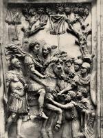 Рельеф с изображением Марка Аврелия и побежденных варваров. Третья четверть II в. // Strong, 1976. Fig. 133